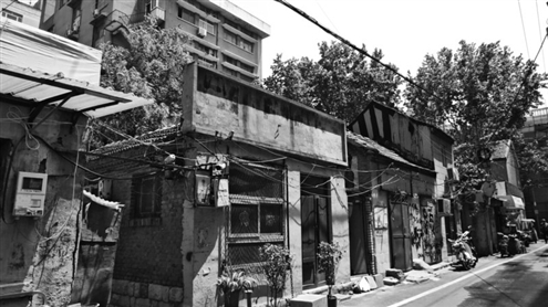 如今的万紫巷褪去了昔日的繁华,隐没在现代都市中